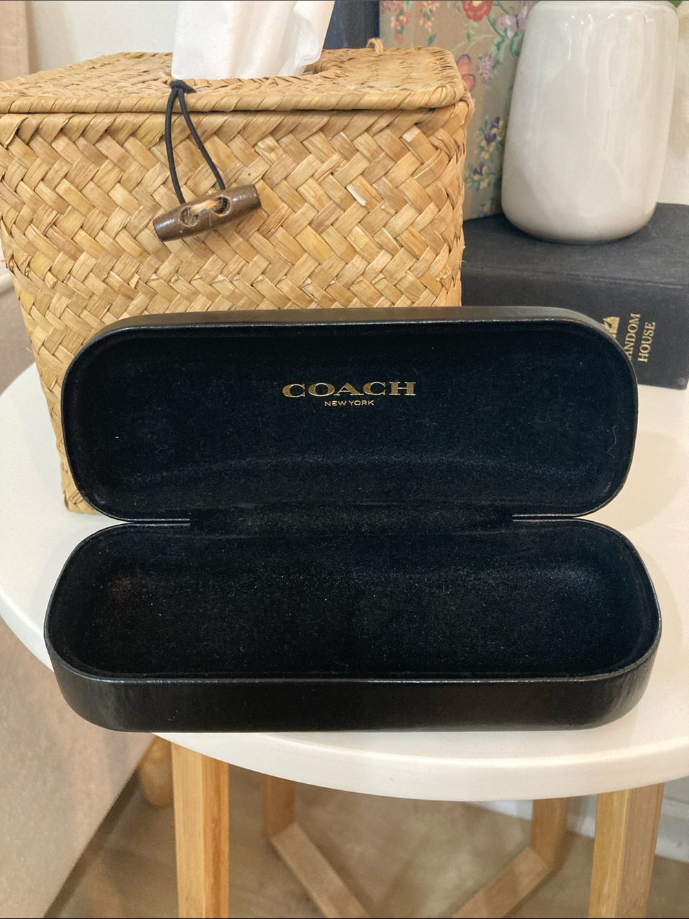 Coach hard clamshell glasses case